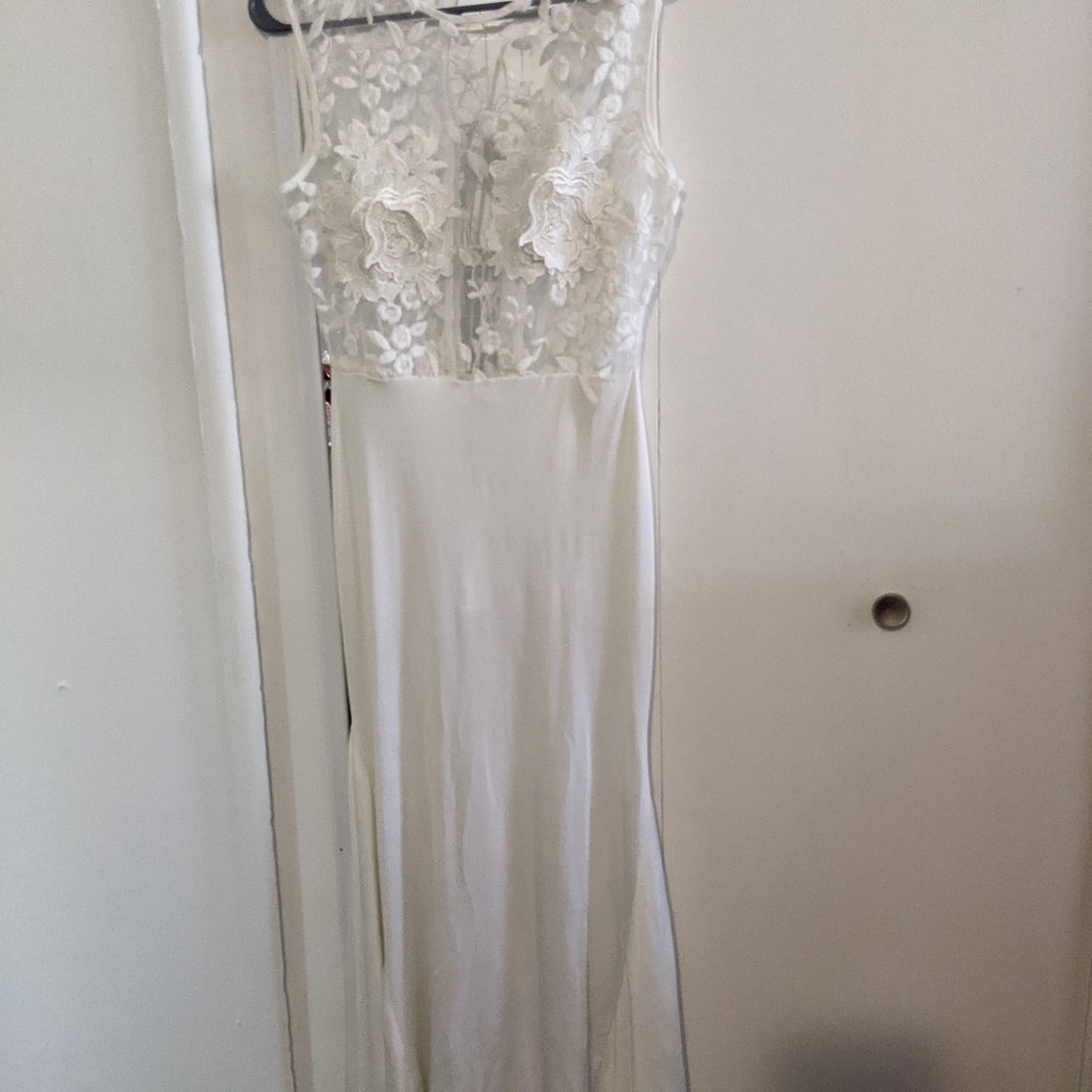 Dress - Picture 8 of 8